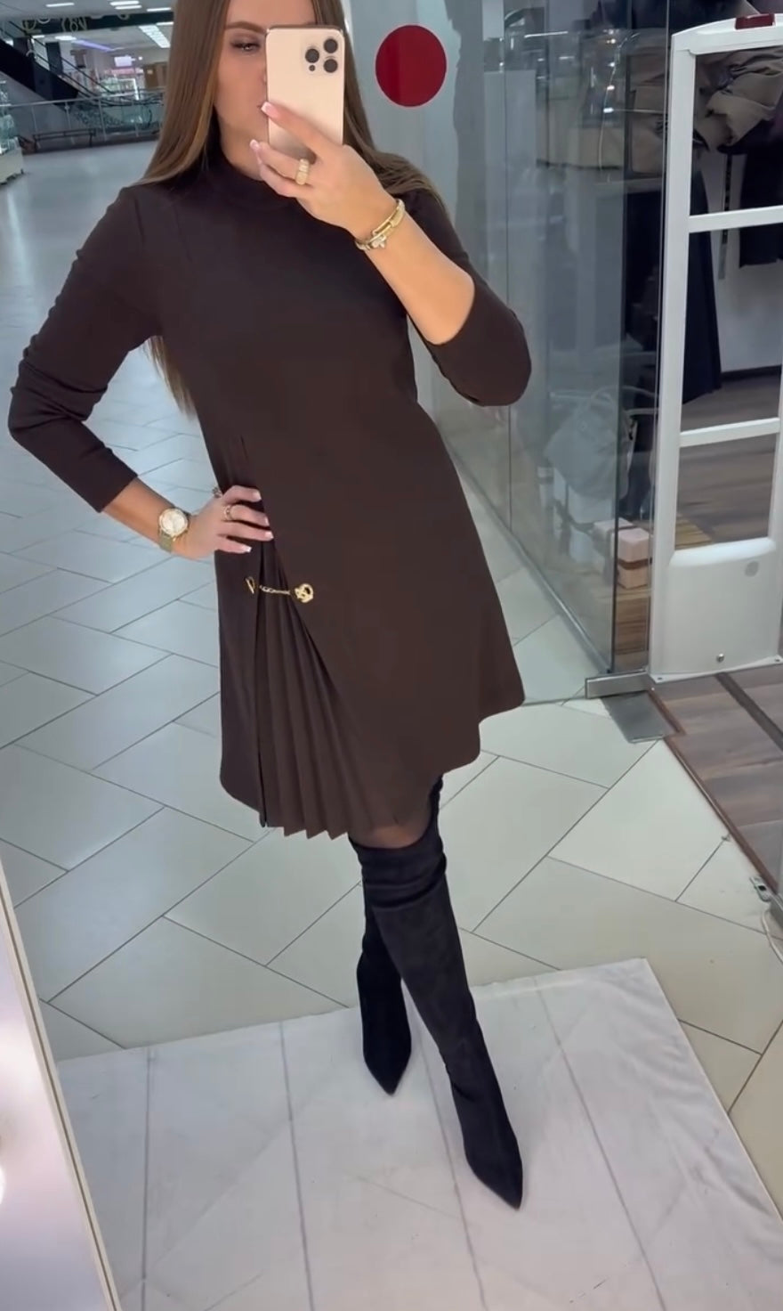 Vestido Plisado con Abertura