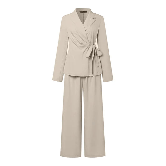Conjunto elegante de blazer y pantalón para mujer con cinturón