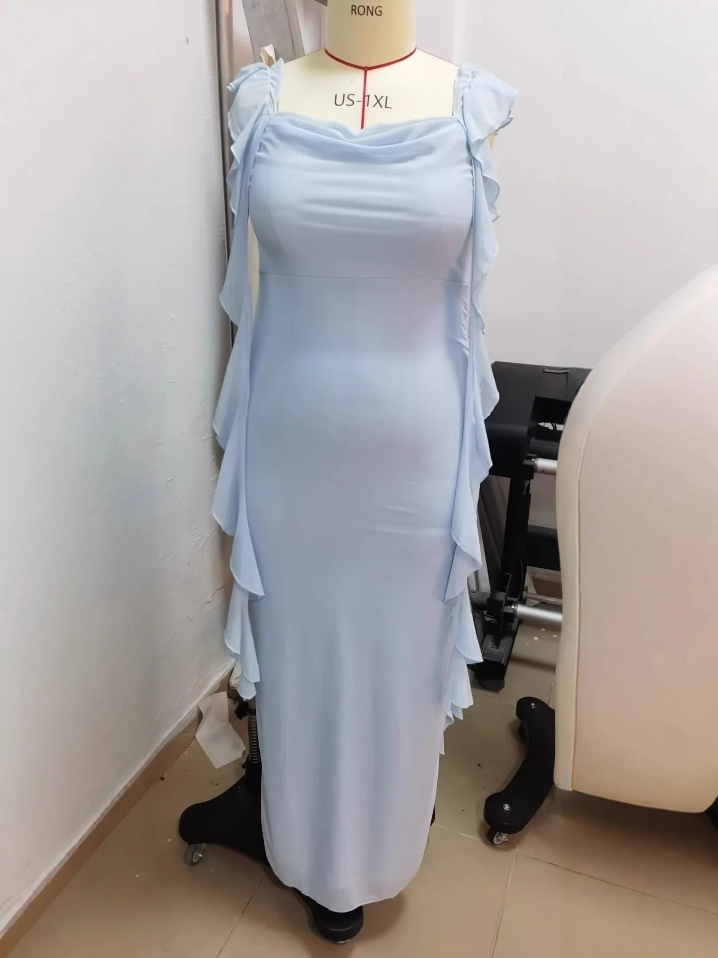 Vestido de verano con espalda descubierta