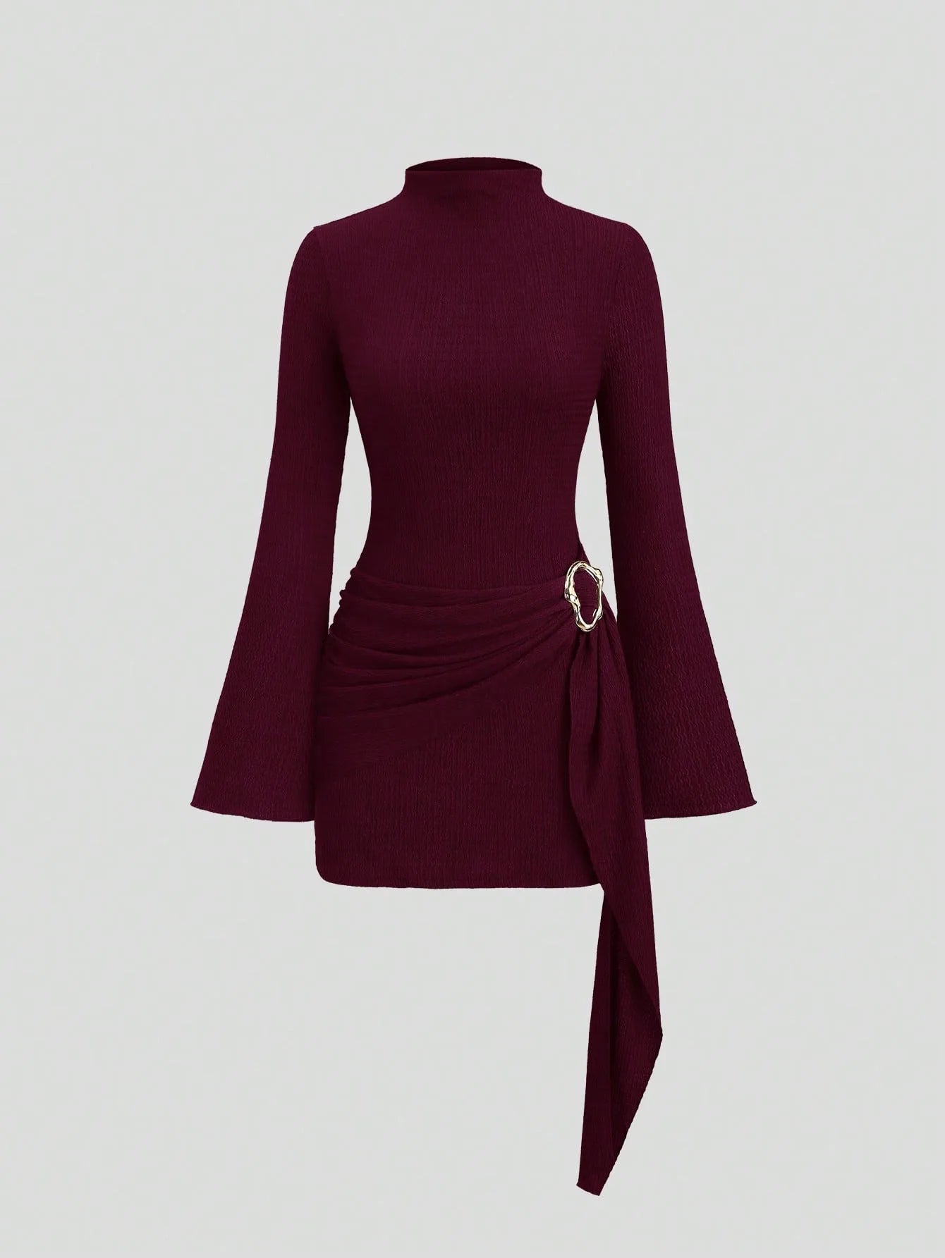Vestido mini elegante con cuello alto y mangas acampanadas