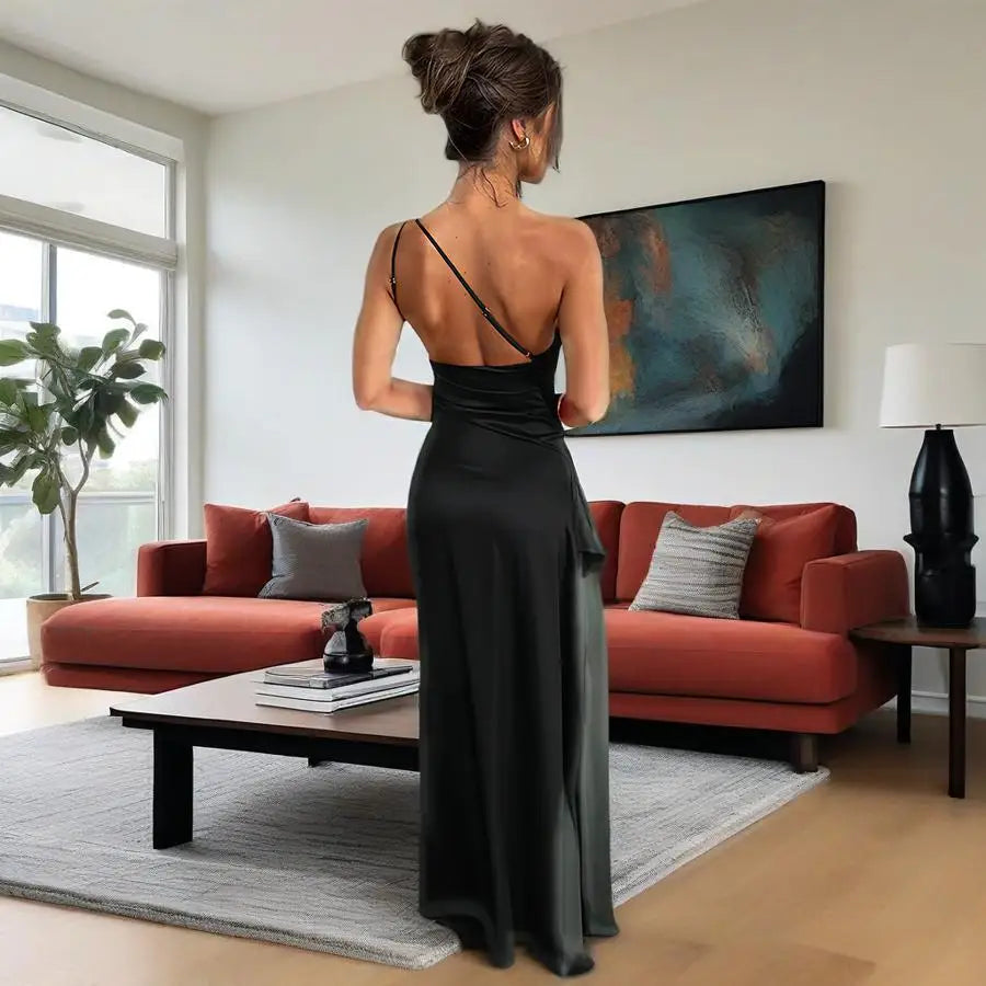 Vestido de noche con cuello inclinado