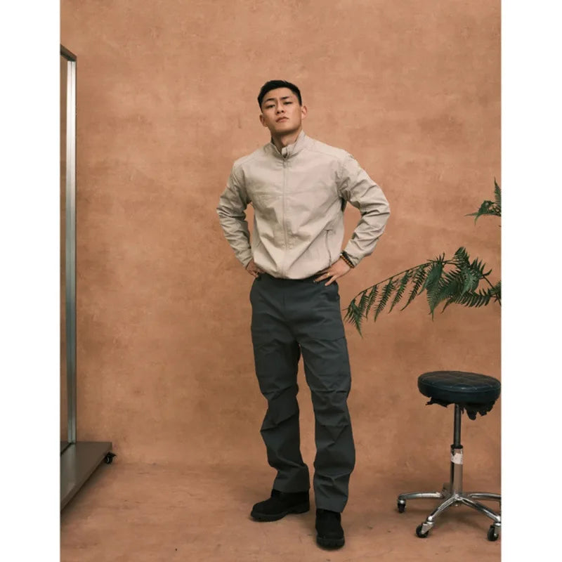 Chaqueta cortaviento para hombre con cuello alto