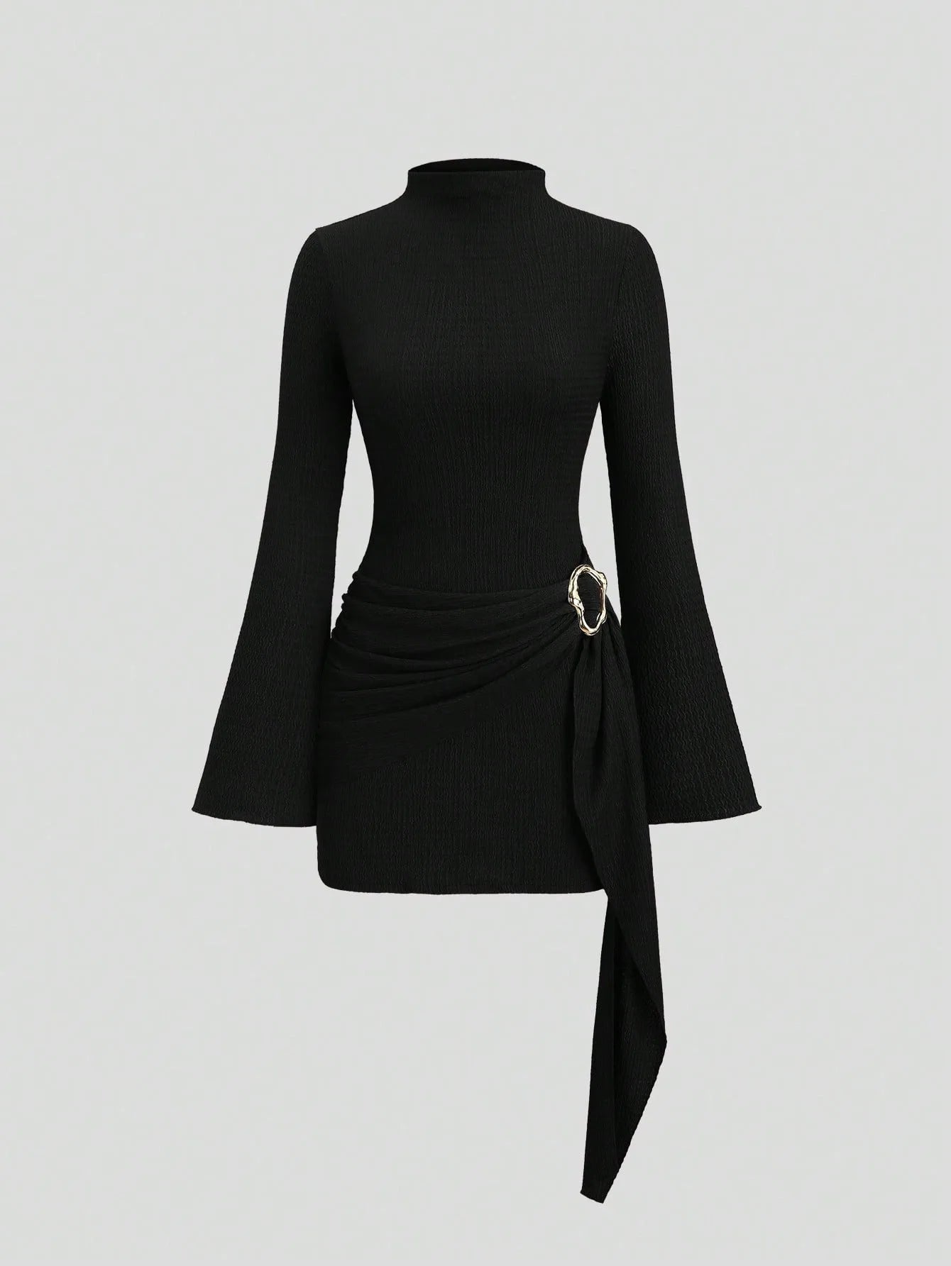 Vestido mini elegante con cuello alto y mangas acampanadas